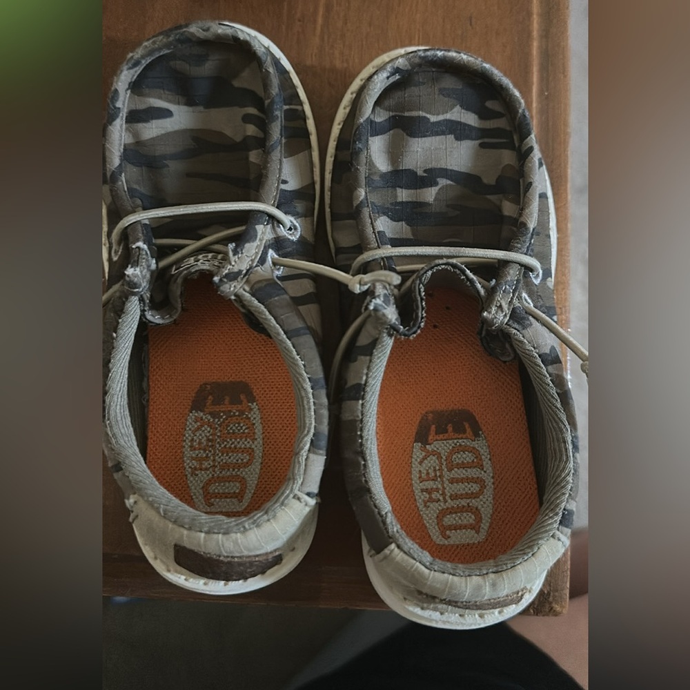 HEY DUDE toddler camo shoes size 10